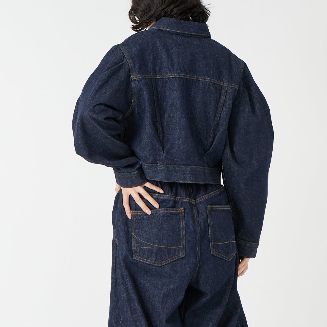 SOMETHING [サムシング] パワーショルダーデニムジャケット [SAT008] 00 OW &&モデル身長：162cm 着用サイズ：F&&