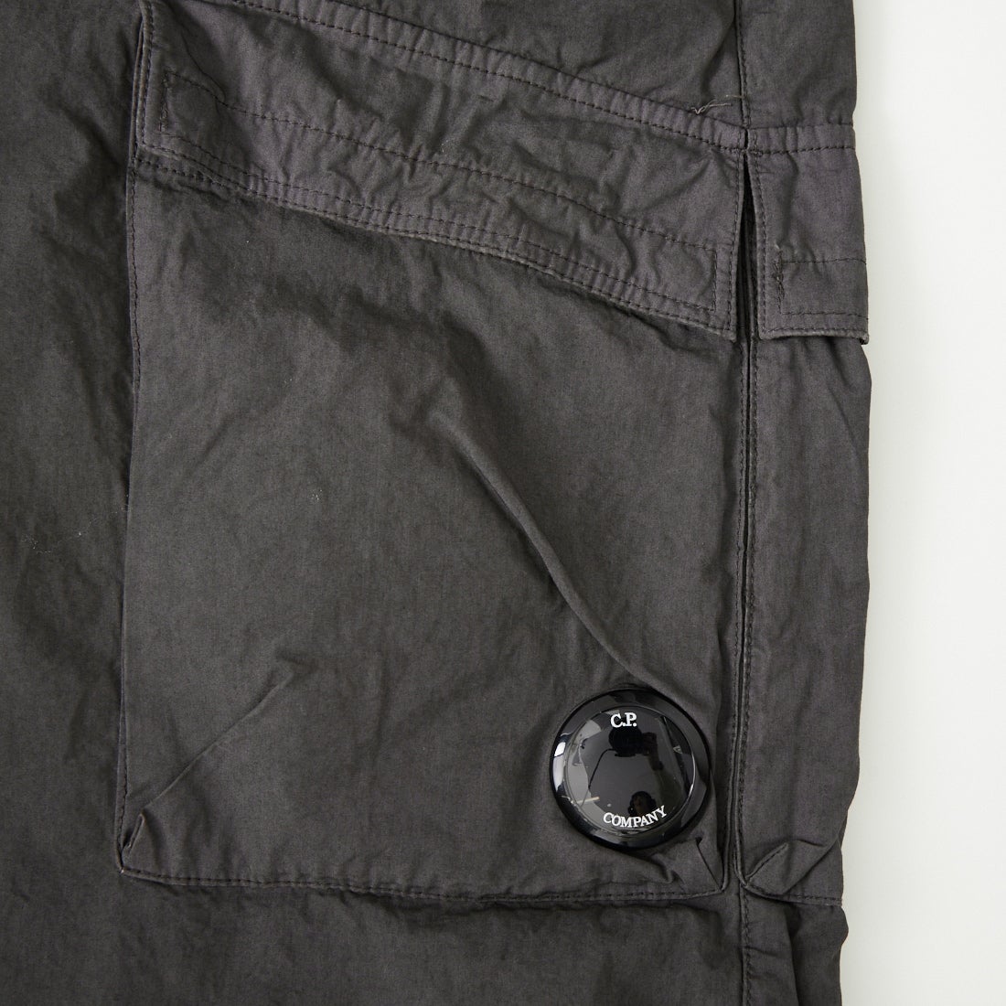 C.P.COMPANY [シーピーカンパニー] マイクロレップス ボクシーカーゴレンズパンツ [20CMPA126A] 921 GUNMET