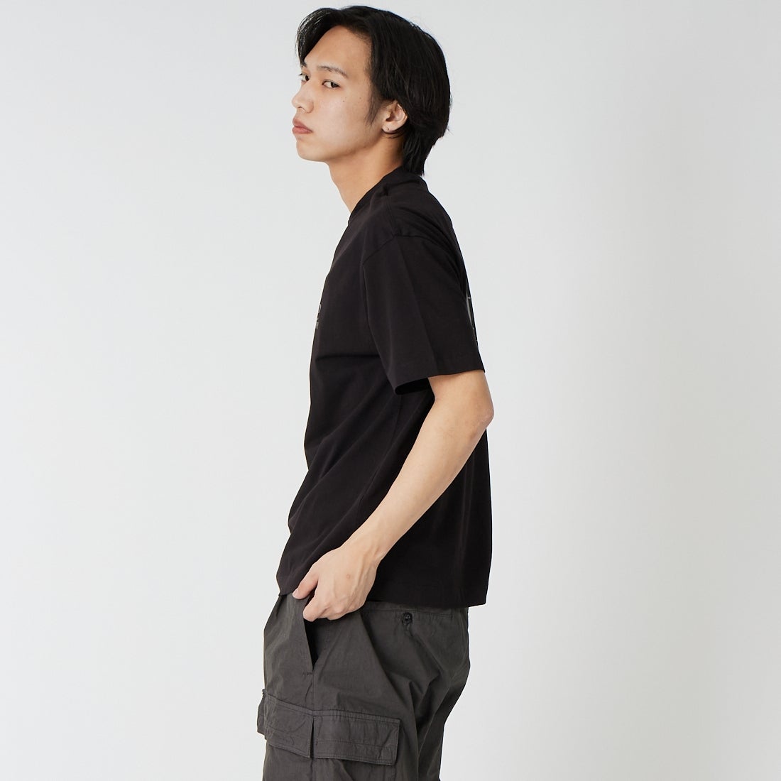 C.P.COMPANY [シーピーカンパニー] ショートスリーブロゴTシャツ [20CMTS086A] 999 BLACK K&&モデル身長：179cm 着用サイズ：M&&