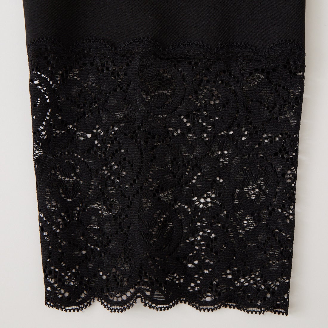 WILLFULLY [ウィルフリー] カフスレース ヘムバルーンフリルジャケット [2611-OU-06] BLACK