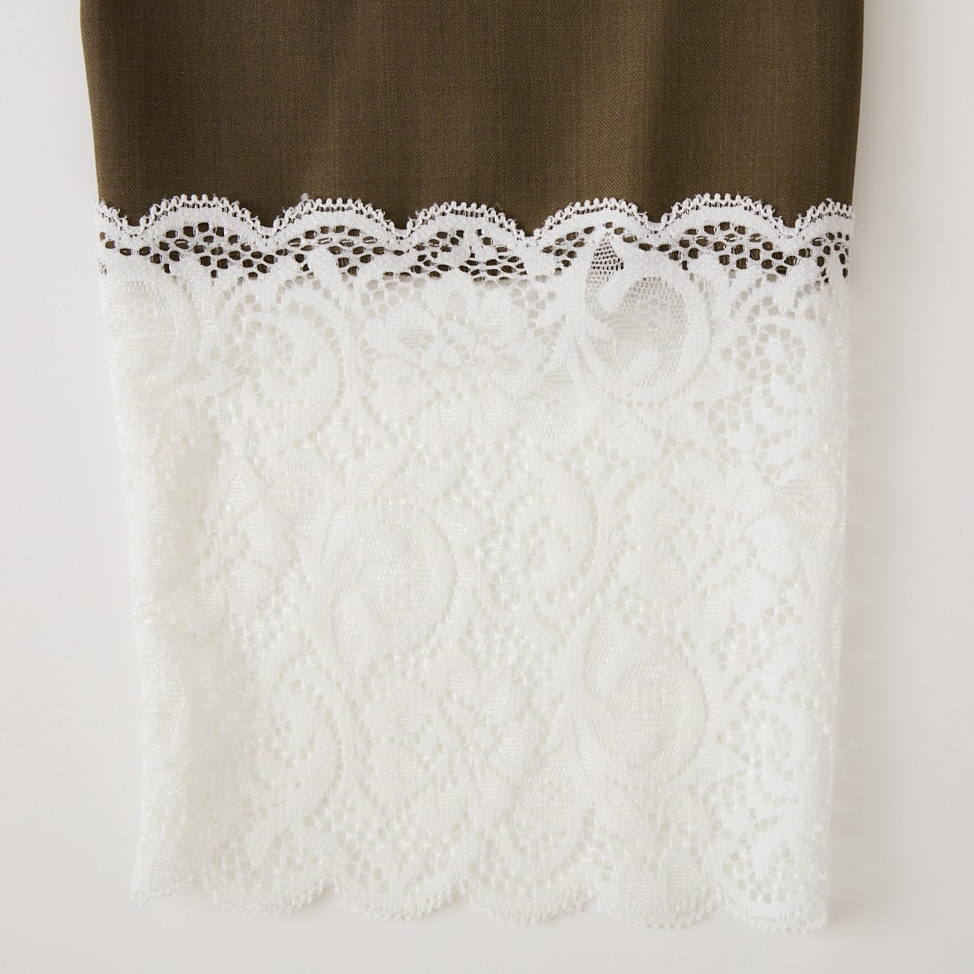 WILLFULLY [ウィルフリー] カフスレース ヘムバルーンフリルジャケット [2611-OU-06] MARRON