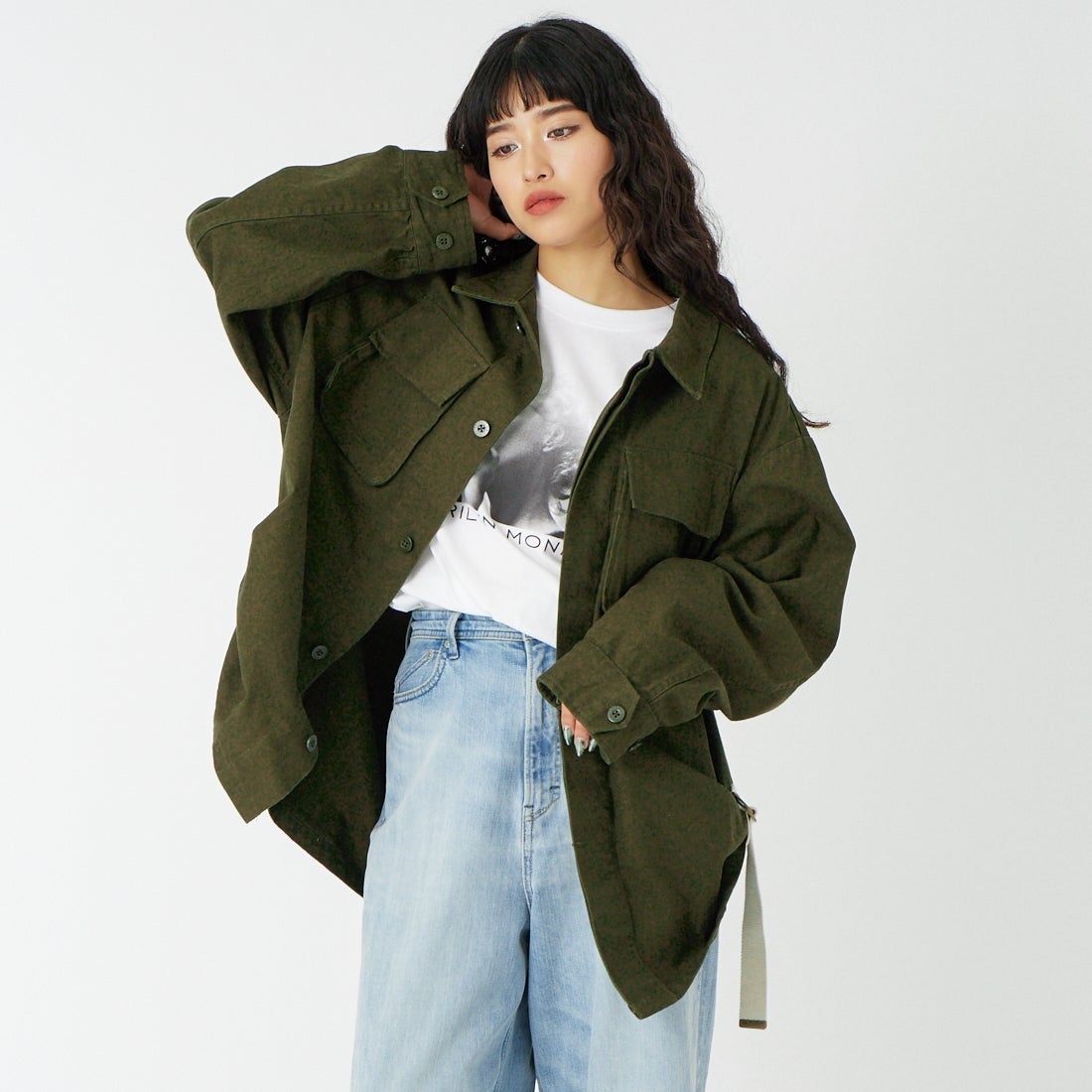 UNIVERSAL OVERALL [ユニバーサルオーバーオール] ファティーグジャケット [UO2512103OC] KHA &&モデル身長：162cm 着用サイズ：F&&