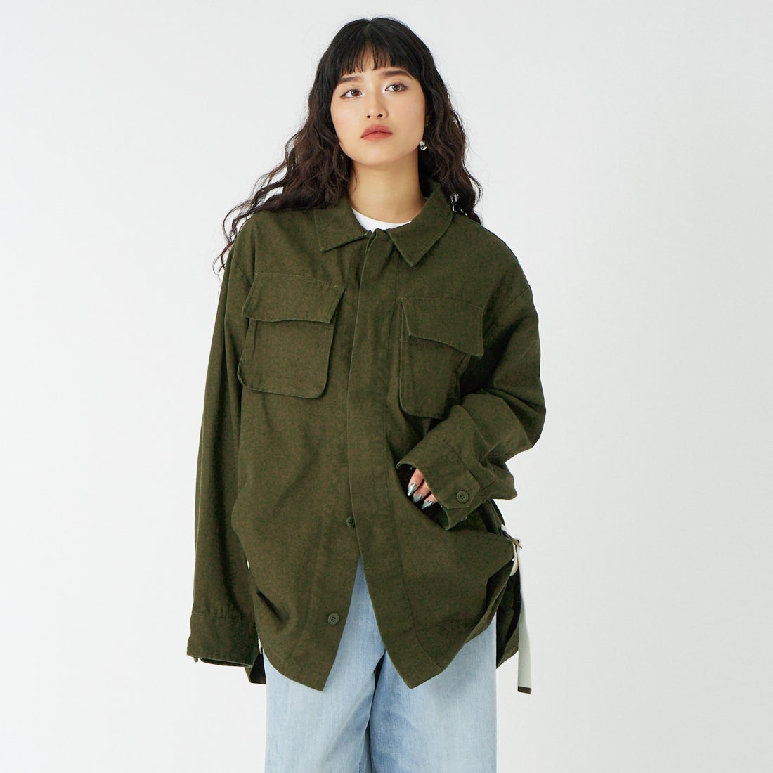 UNIVERSAL OVERALL [ユニバーサルオーバーオール] ファティーグジャケット [UO2512103OC] KHA &&モデル身長：162cm 着用サイズ：F&&