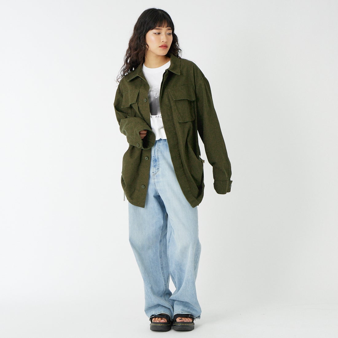 UNIVERSAL OVERALL [ユニバーサルオーバーオール] ファティーグジャケット [UO2512103OC] KHA &&モデル身長：162cm 着用サイズ：F&&