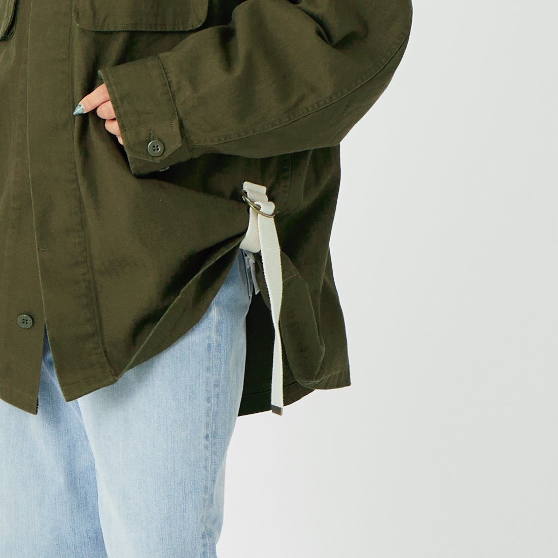 UNIVERSAL OVERALL [ユニバーサルオーバーオール] ファティーグジャケット [UO2512103OC] KHA &&モデル身長：162cm 着用サイズ：F&&