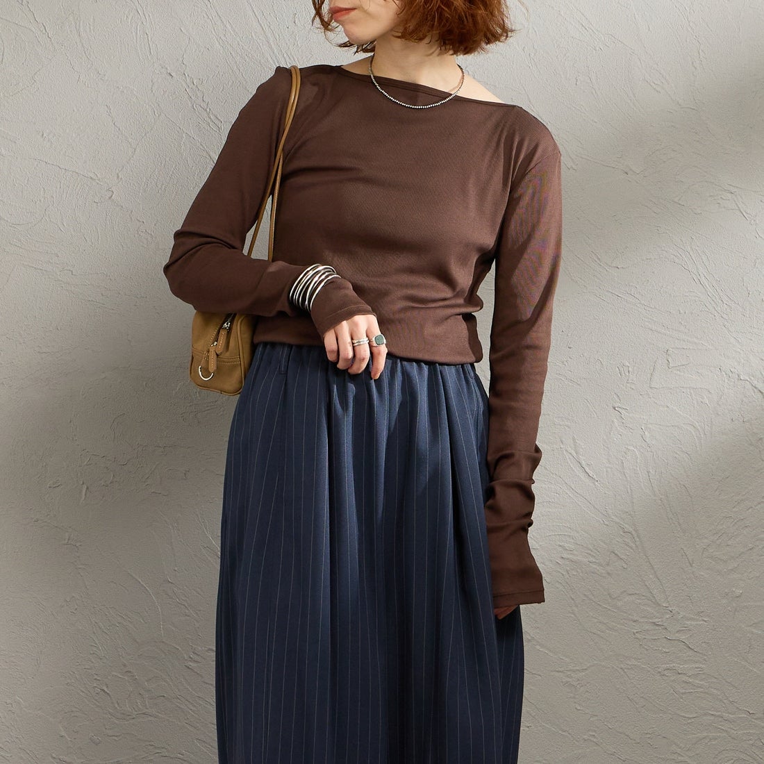 THE SHINZONE [ザ シンゾーン] シアーリブロングスリーブTシャツ [26SMSCU07] 48 BROWN &&モデル身長：158cm 着用サイズ：F0&&