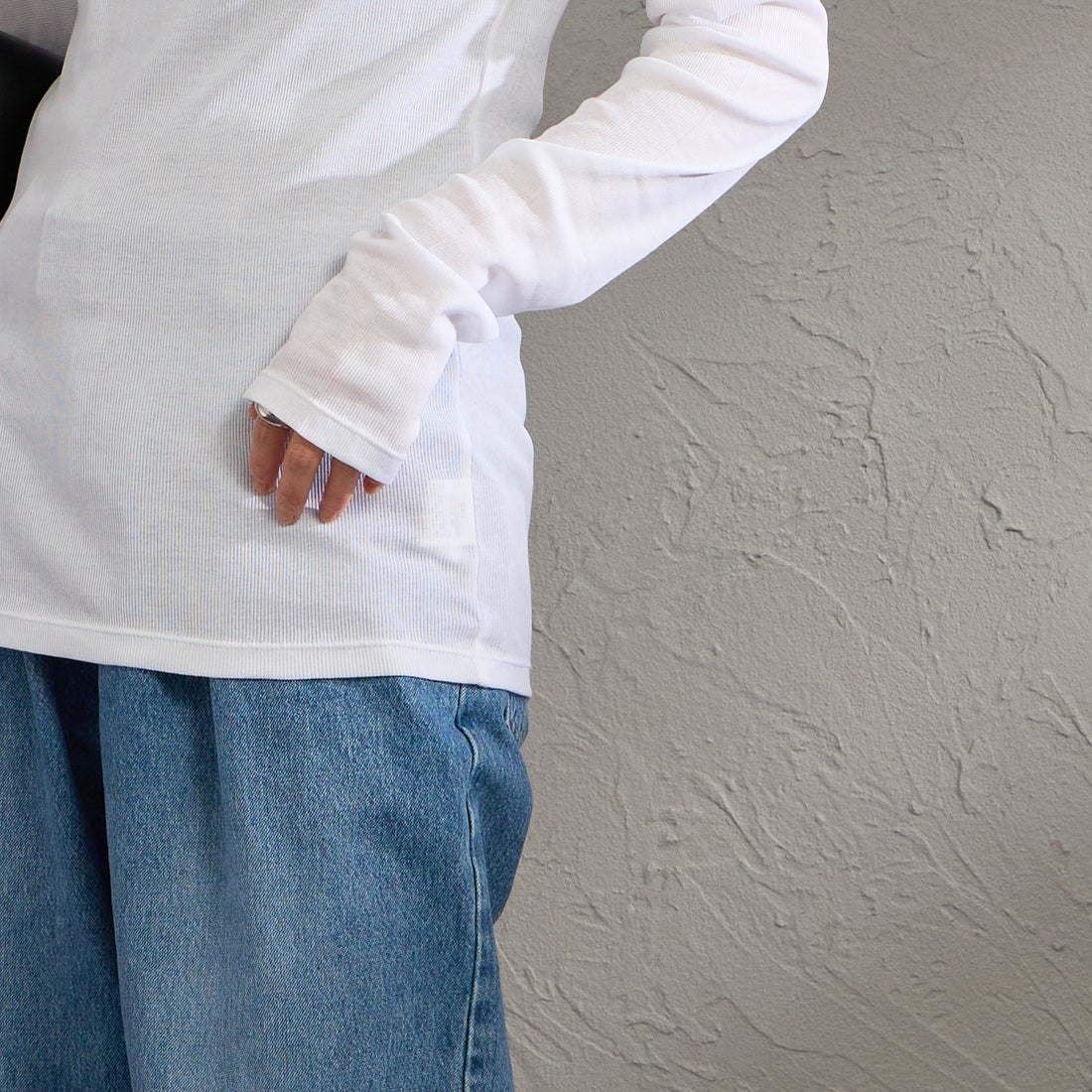 THE SHINZONE [ザ シンゾーン] シアーリブロングスリーブTシャツ [26SMSCU07] 01 WHITE &&モデル身長：158cm 着用サイズ：F0&&