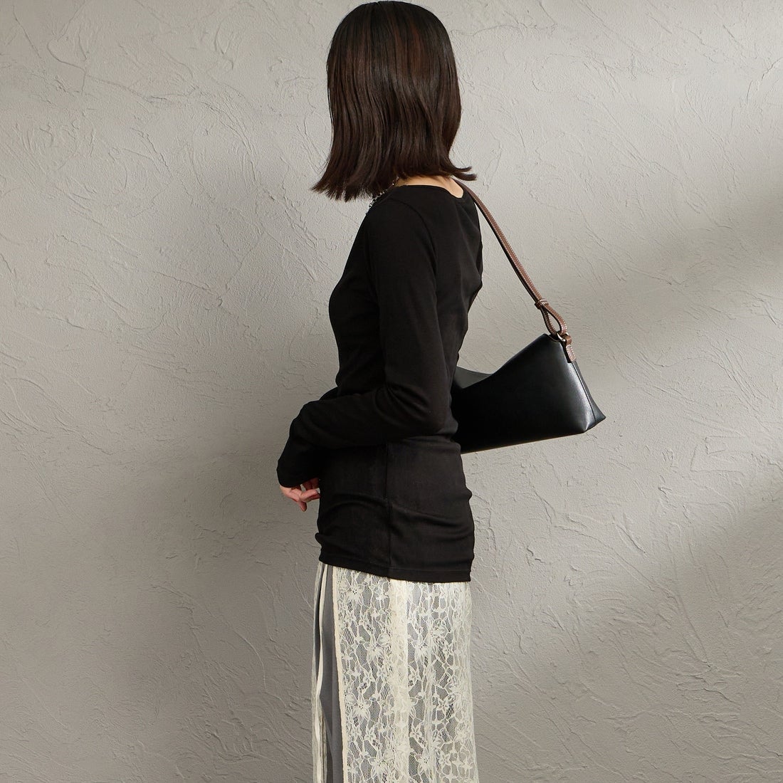 THE SHINZONE [ザ シンゾーン] シアーリブロングスリーブTシャツ [26SMSCU07] 07 BLACK &&モデル身長：160cm 着用サイズ：F0&&