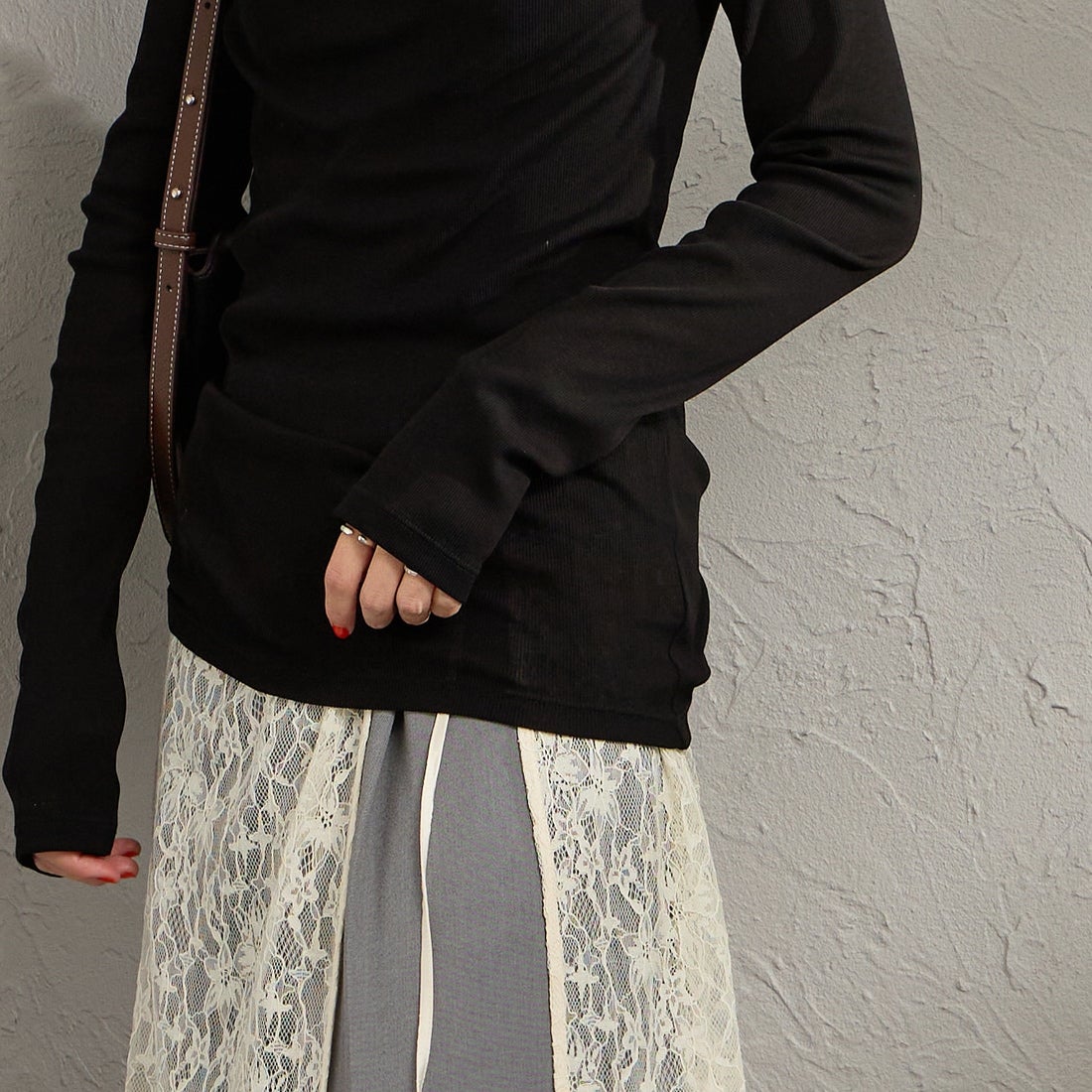 THE SHINZONE [ザ シンゾーン] シアーリブロングスリーブTシャツ [26SMSCU07] 07 BLACK &&モデル身長：160cm 着用サイズ：F0&&