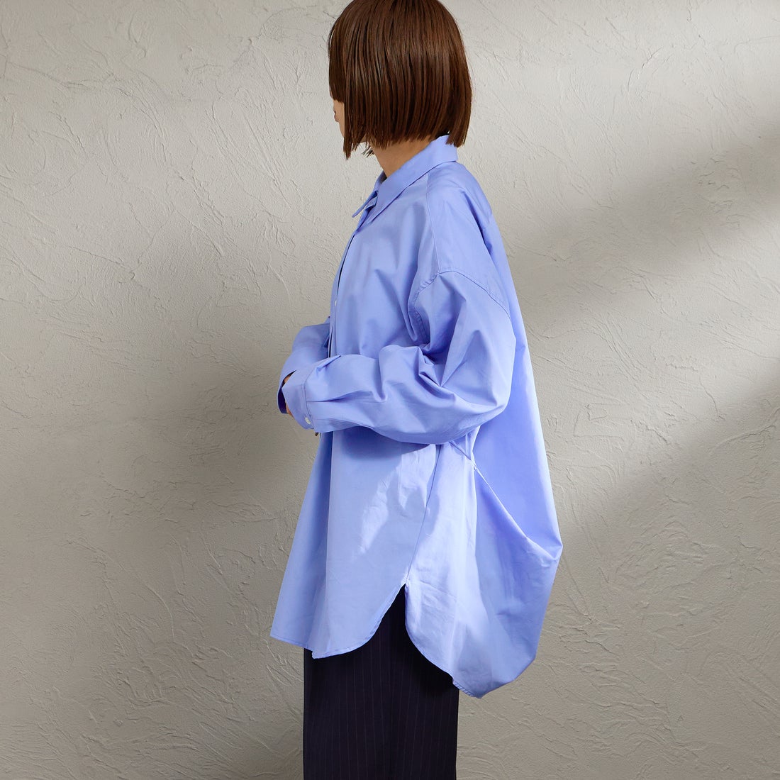 MARMARMAR [マーマーマー] バックコクーンレギュラーシャツ [1-830070] 30 SAX &&モデル身長：159cm 着用サイズ：F&&