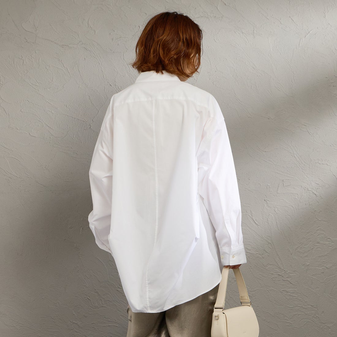 MARMARMAR [マーマーマー] バックコクーンレギュラーシャツ [1-830070] 11 OFF WHI &&モデル身長：158cm 着用サイズ：F&&
