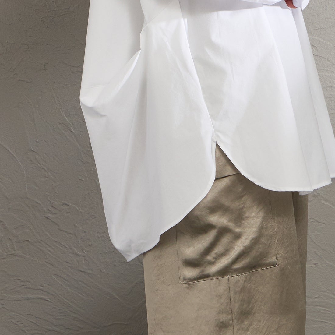 MARMARMAR [マーマーマー] バックコクーンレギュラーシャツ [1-830070] 11 OFF WHI &&モデル身長：158cm 着用サイズ：F&&