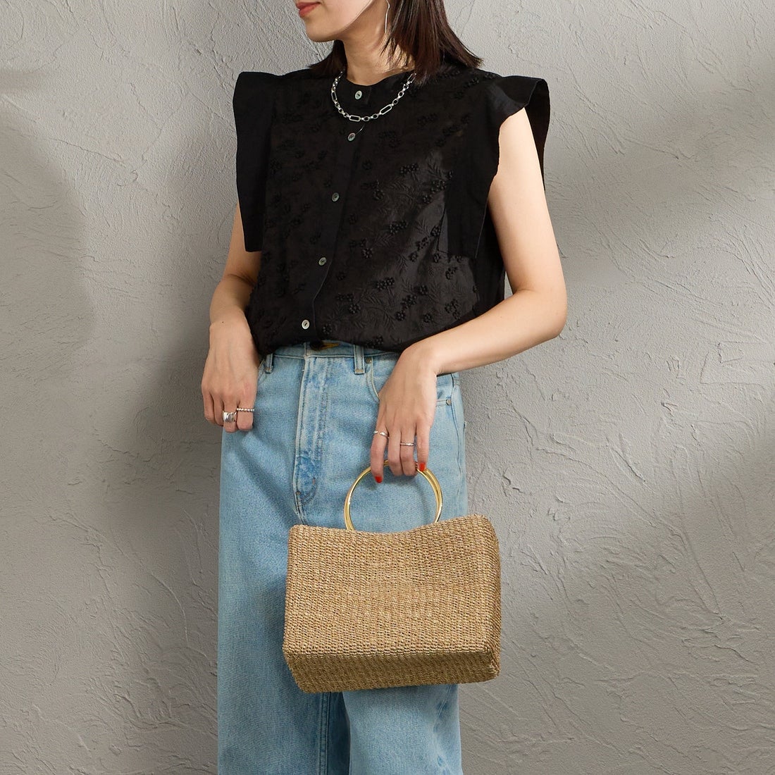 MARMARMAR [マーマーマー] スタンドカラーレースシャツ [1-830101] 99 BLACK &&モデル身長：160cm 着用サイズ：F&&