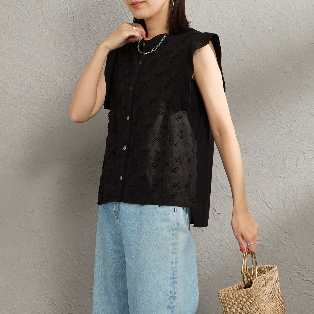 MARMARMAR [マーマーマー] スタンドカラーレースシャツ [1-830101] 99 BLACK &&モデル身長：160cm 着用サイズ：F&&