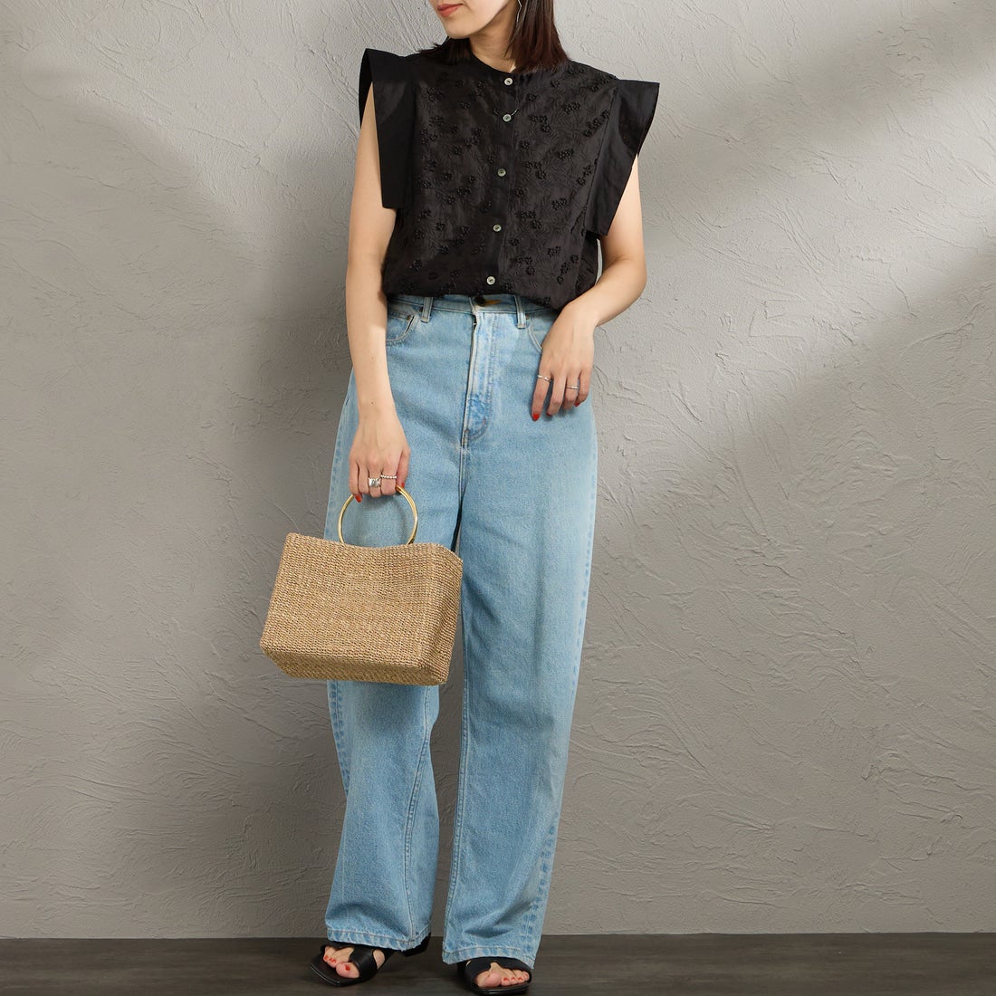 MARMARMAR [マーマーマー] スタンドカラーレースシャツ [1-830101] 99 BLACK &&モデル身長：160cm 着用サイズ：F&&