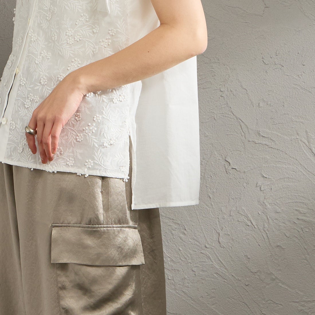 MARMARMAR [マーマーマー] スタンドカラーレースシャツ [1-830101] 11 OFF WHI &&モデル身長：158cm 着用サイズ：F&&