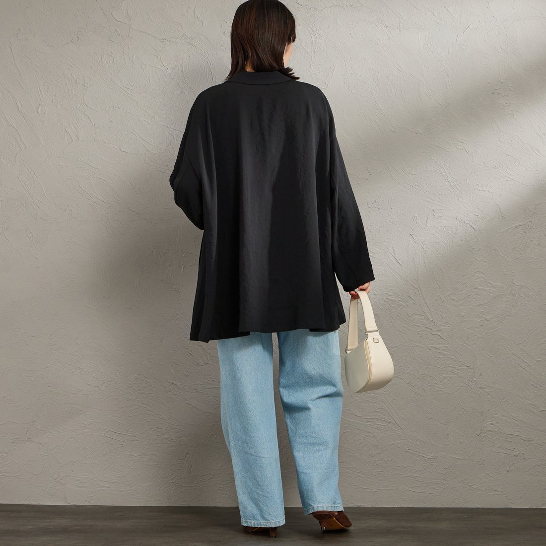 mizuiro ind [ミズイロインド] テーラードシャツジャケット [1-230170] 99 BLACK &&モデル身長：160cm 着用サイズ：F&&