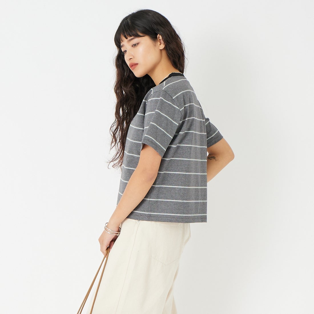 A.P.C. [アー・ペー・セー] トリコロールカラーボーダーTシャツ [T-SHIRT-COURAGE-F] 97 ANTHRAC &&モデル身長：162cm 着用サイズ：S&&