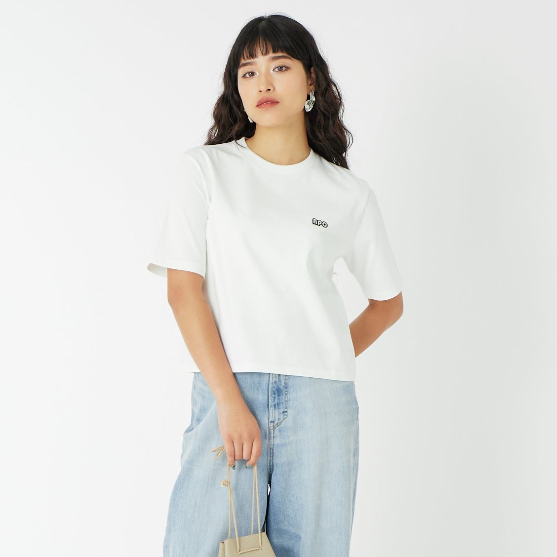 A.P.C. [アー・ペー・セー] ロゴパッチTシャツ [T-SHIRT-406PATCH-F] 90 BLANC &&モデル身長：162cm 着用サイズ：S&&