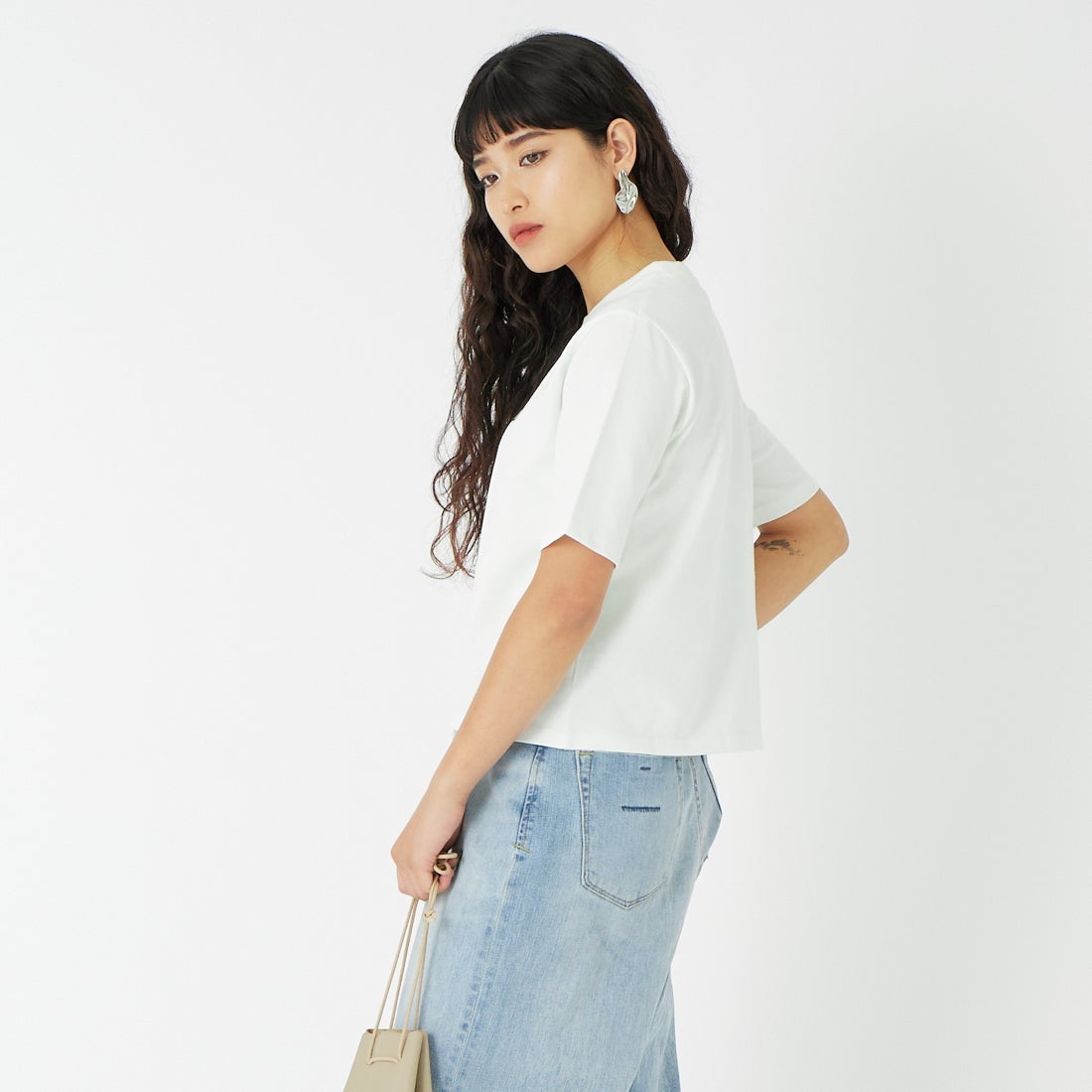 A.P.C. [アー・ペー・セー] ロゴパッチTシャツ [T-SHIRT-406PATCH-F] 90 BLANC &&モデル身長：162cm 着用サイズ：S&&