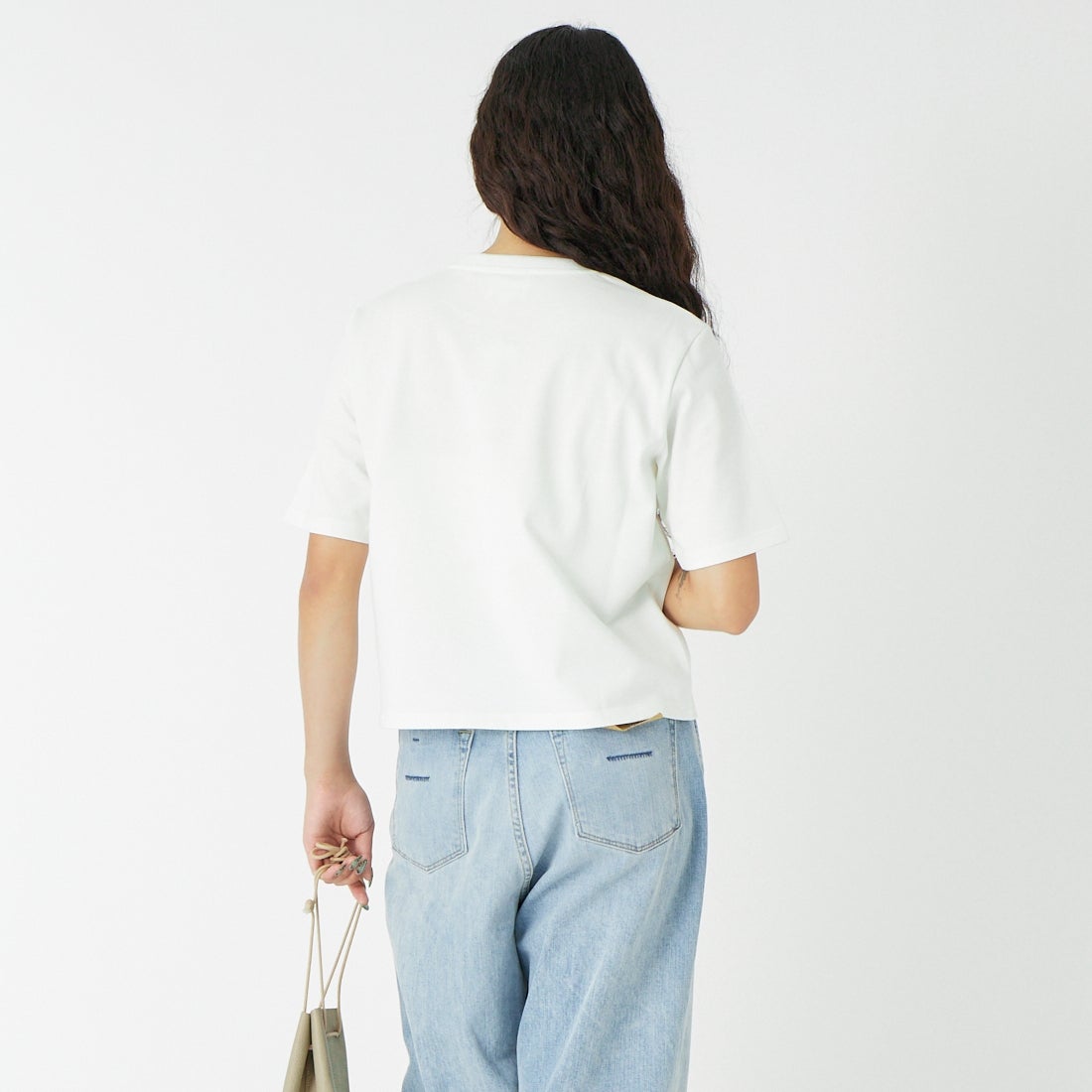 A.P.C. [アー・ペー・セー] ロゴパッチTシャツ [T-SHIRT-406PATCH-F] 90 BLANC &&モデル身長：162cm 着用サイズ：S&&