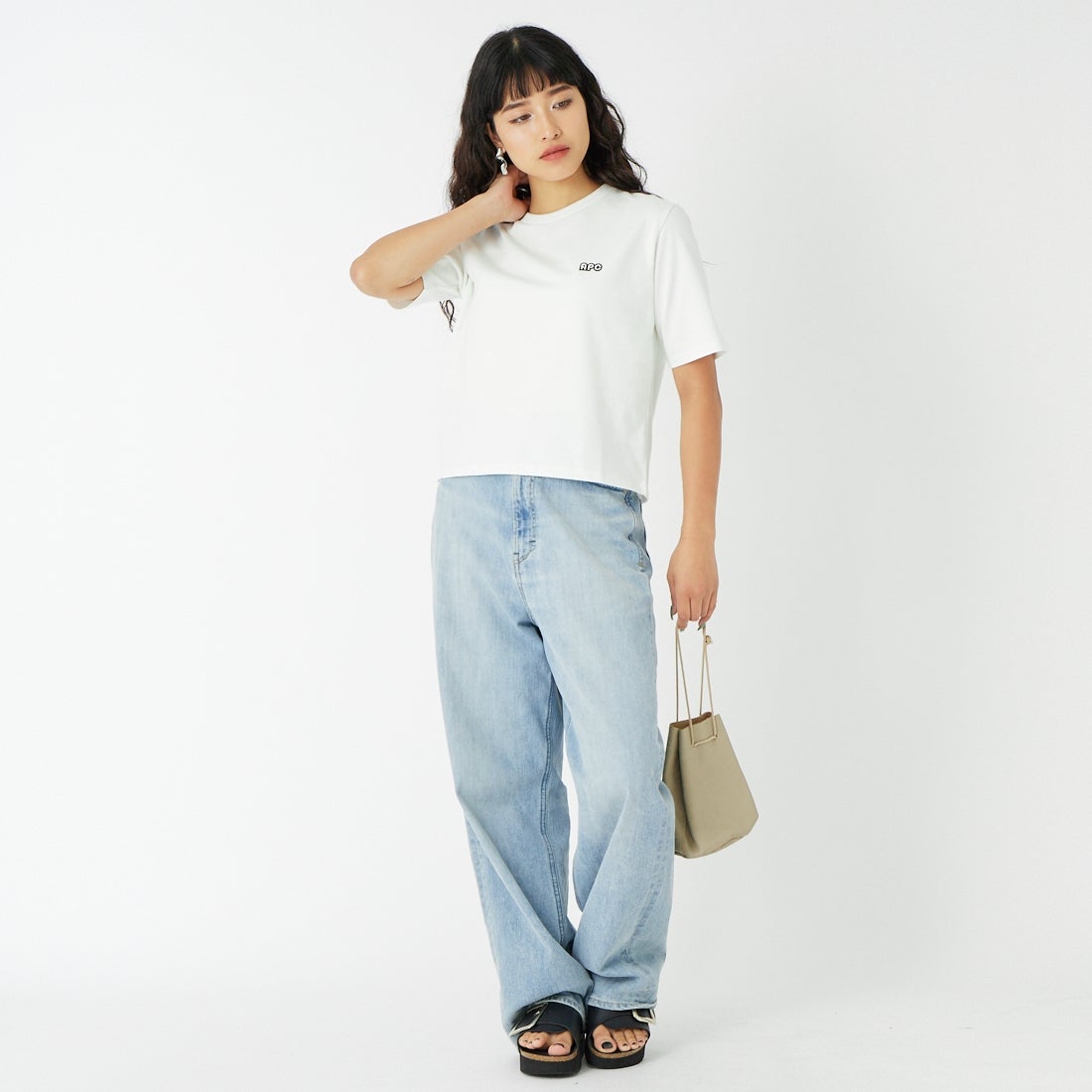 A.P.C. [アー・ペー・セー] ロゴパッチTシャツ [T-SHIRT-406PATCH-F] 90 BLANC &&モデル身長：162cm 着用サイズ：S&&