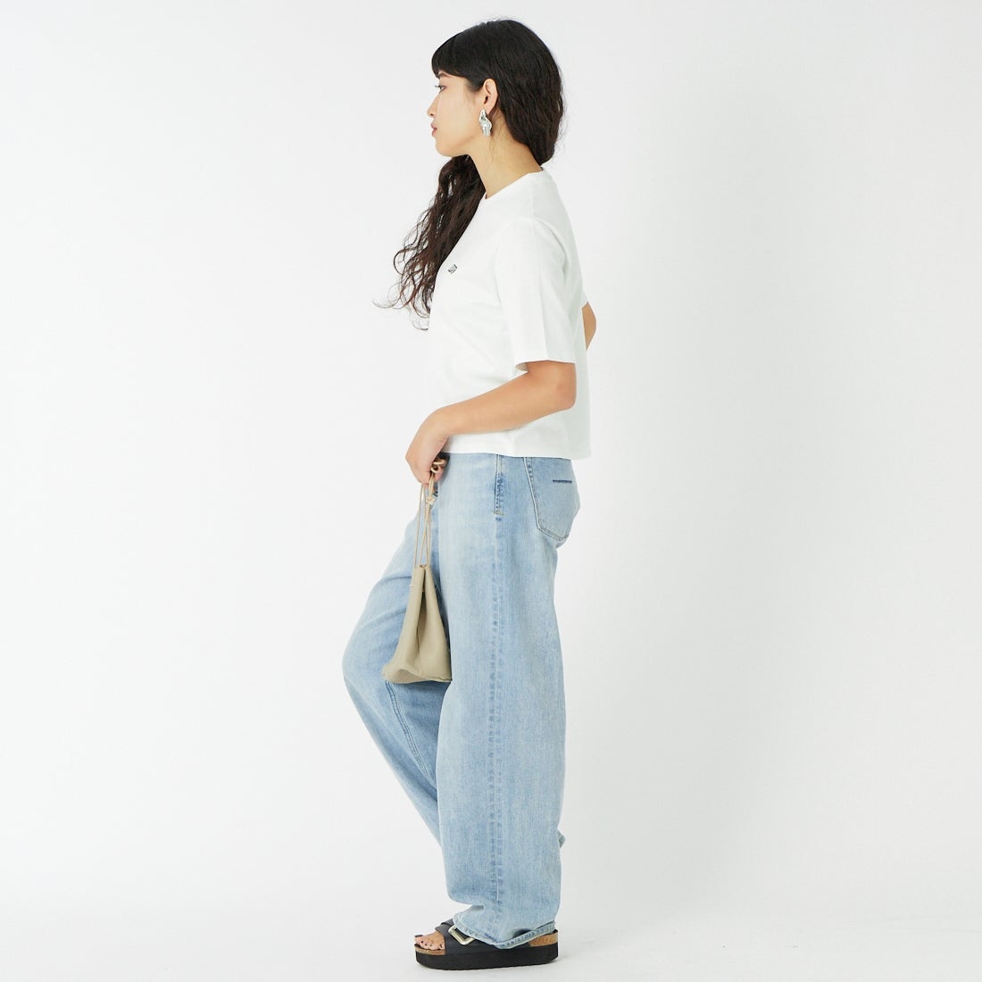 A.P.C. [アー・ペー・セー] ロゴパッチTシャツ [T-SHIRT-406PATCH-F] 90 BLANC &&モデル身長：162cm 着用サイズ：S&&