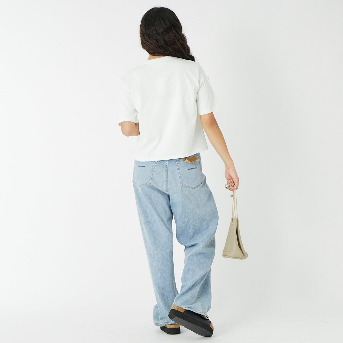 A.P.C. [アー・ペー・セー] ロゴパッチTシャツ [T-SHIRT-406PATCH-F] 90 BLANC &&モデル身長：162cm 着用サイズ：S&&