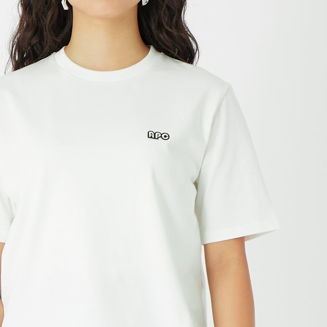 A.P.C. [アー・ペー・セー] ロゴパッチTシャツ [T-SHIRT-406PATCH-F] 90 BLANC &&モデル身長：162cm 着用サイズ：S&&