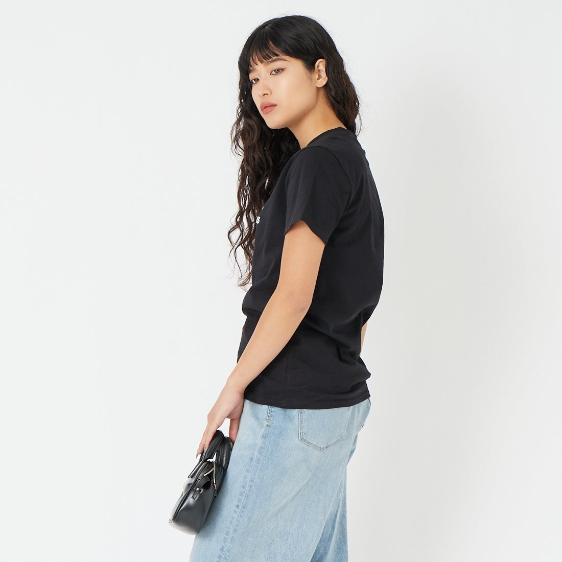 A.P.C. [アー・ペー・セー] APCロゴTシャツ [T-SHIRT-RUE-MADAME-H] 99 NOIR &&モデル身長：162cm 着用サイズ：XS&&