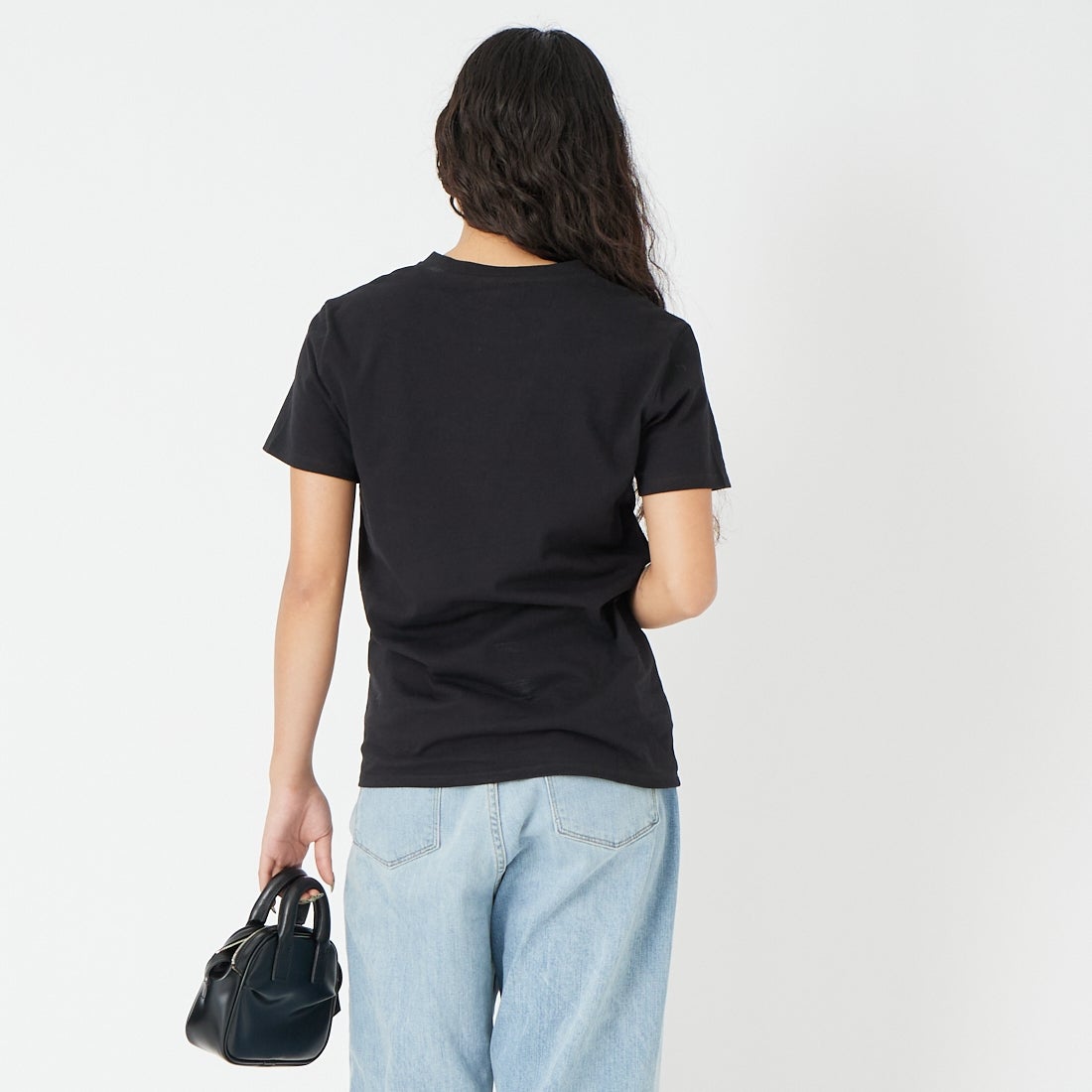 A.P.C. [アー・ペー・セー] APCロゴTシャツ [T-SHIRT-RUE-MADAME-H] 99 NOIR &&モデル身長：162cm 着用サイズ：XS&&