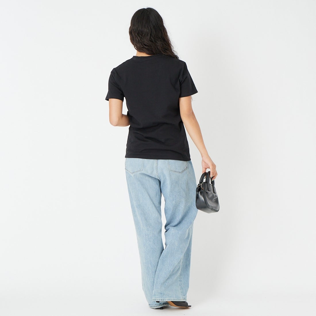 A.P.C. [アー・ペー・セー] APCロゴTシャツ [T-SHIRT-RUE-MADAME-H] 99 NOIR &&モデル身長：162cm 着用サイズ：XS&&