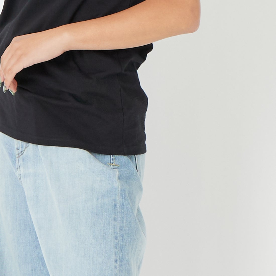 A.P.C. [アー・ペー・セー] APCロゴTシャツ [T-SHIRT-RUE-MADAME-H] 99 NOIR &&モデル身長：162cm 着用サイズ：XS&&