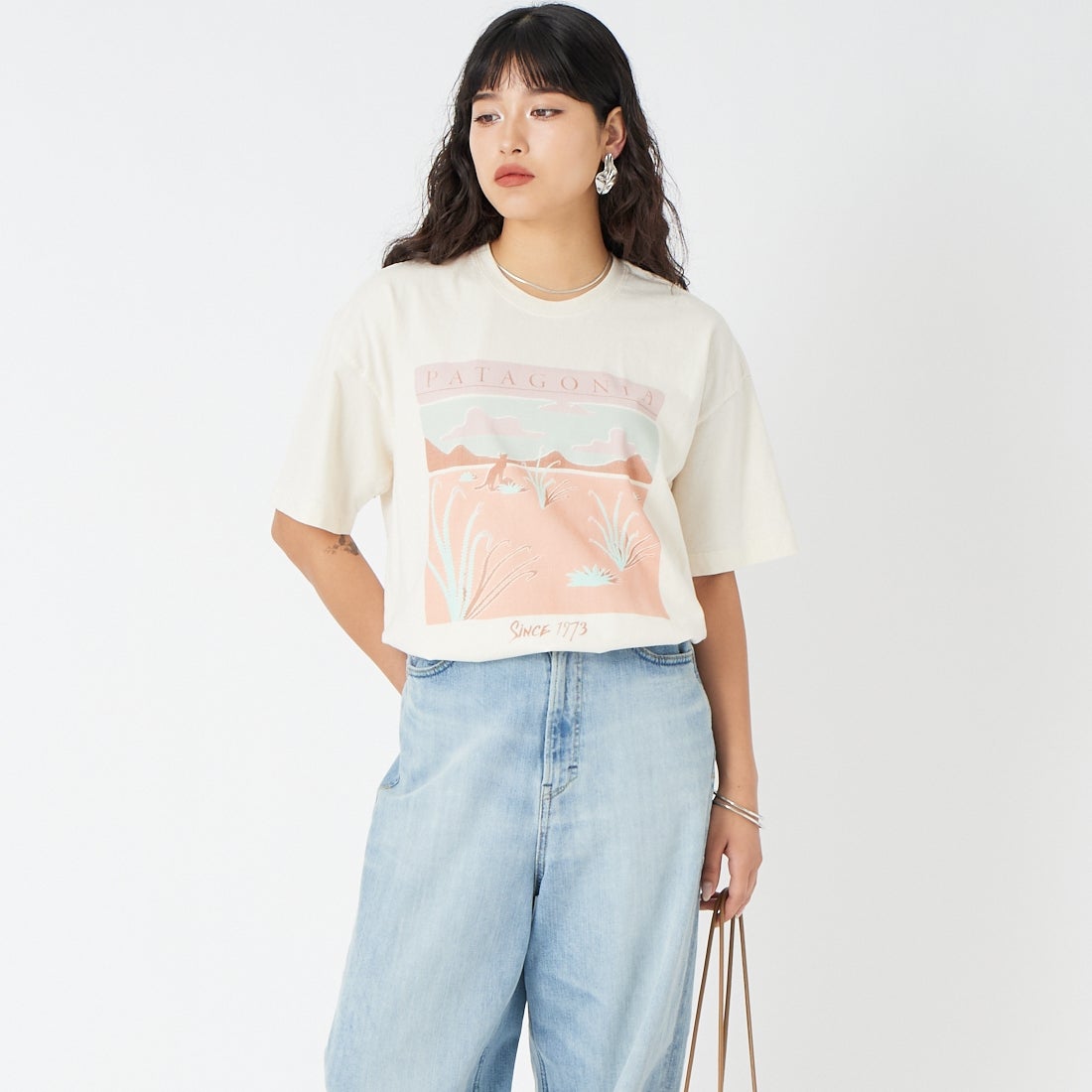 patagonia [パタゴニア] ウィメンズ デザート グロー オーバーサイズTシャツ [37868] UDNL &&モデル身長：162cm 着用サイズ：S&&