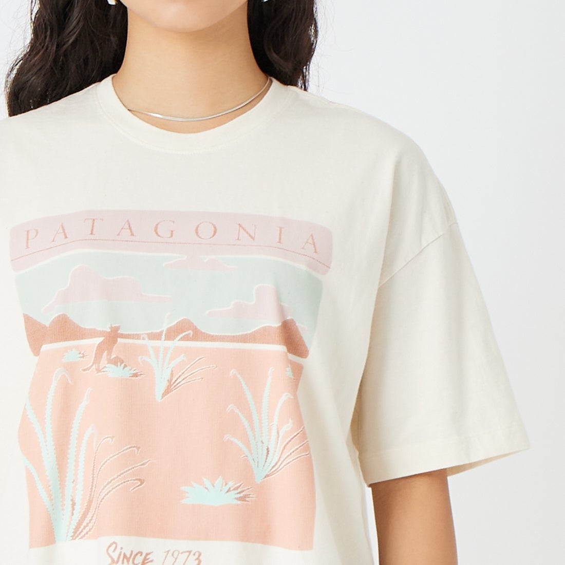 patagonia [パタゴニア] ウィメンズ デザート グロー オーバーサイズTシャツ [37868] UDNL &&モデル身長：162cm 着用サイズ：S&&