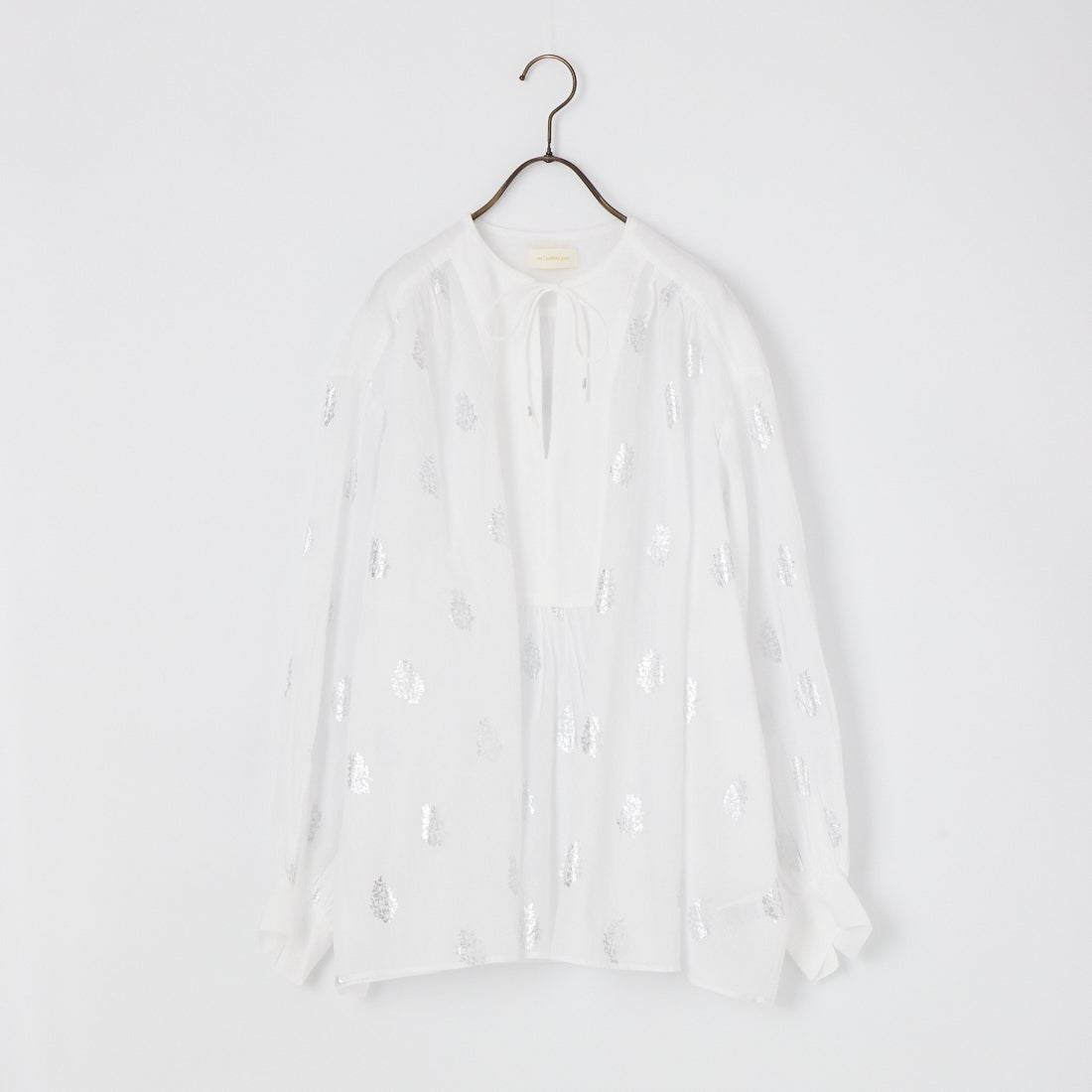 01 WHITE