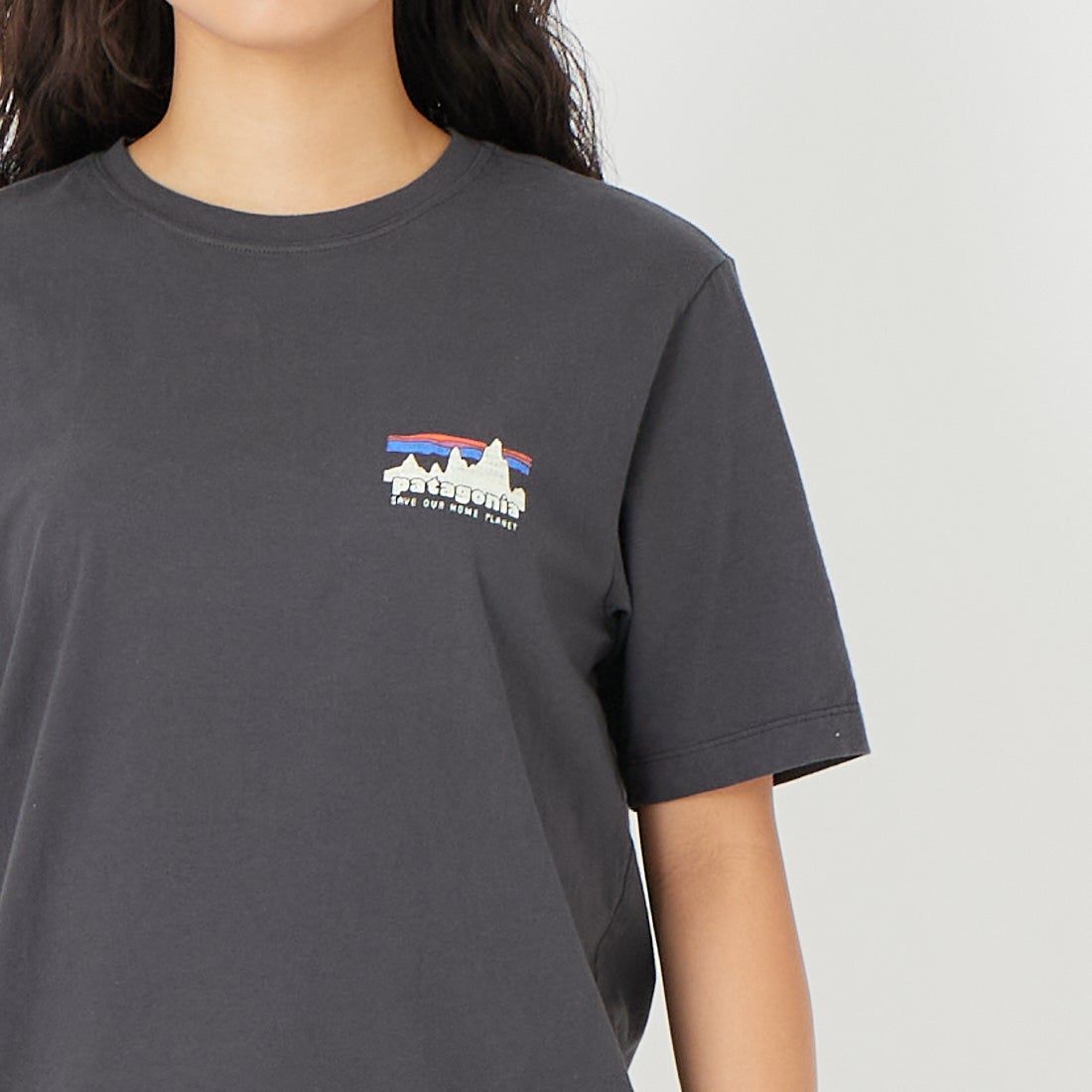 patagonia [パタゴニア] メンズ '73 スカイラインTシャツ [37841] INBK &&モデル身長：162cm 着用サイズ：XS&&