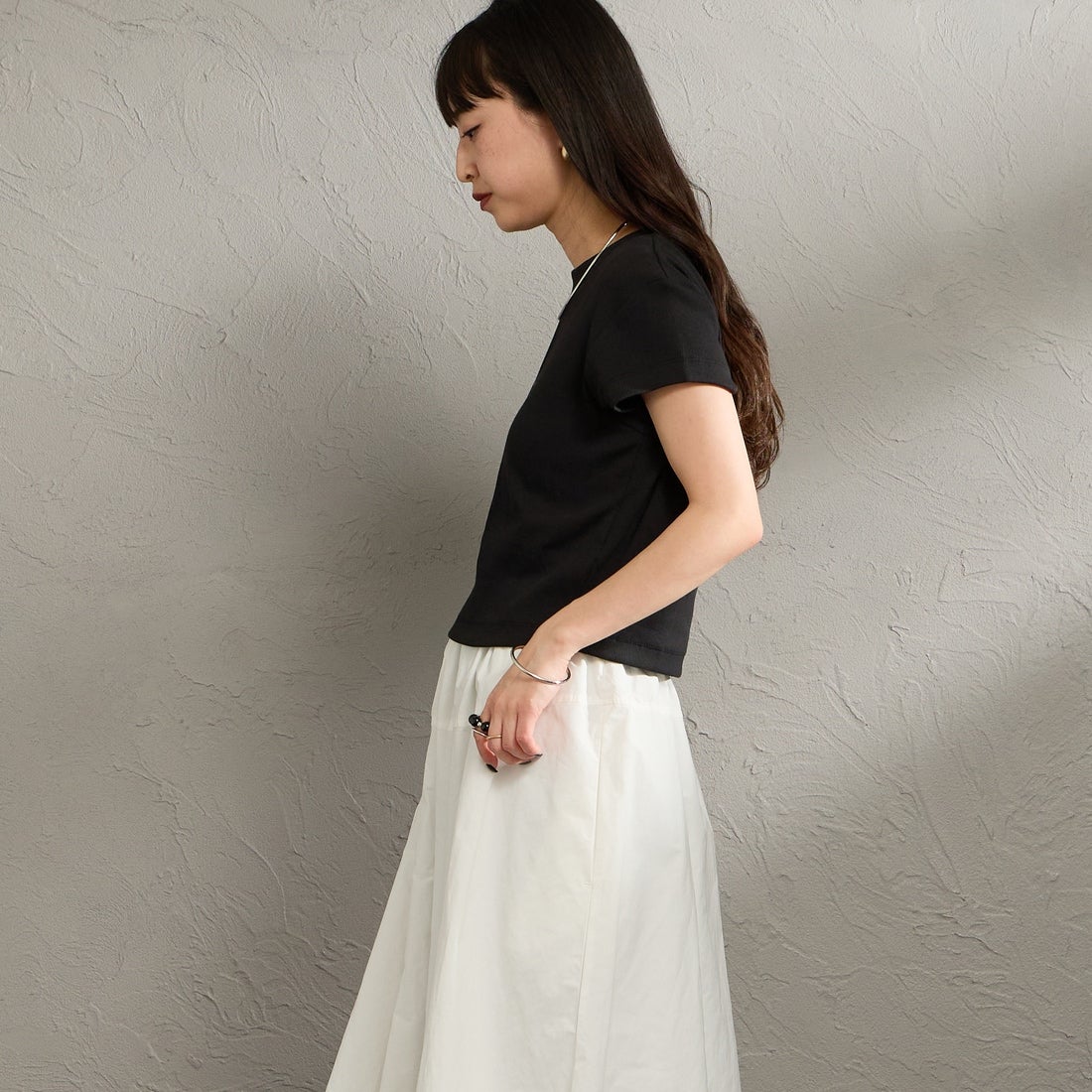 Calvin Klein [カルバンクライン] モノグラムロゴ ベビーTシャツ [47AB802] UB1 &&モデル身長：150cm 着用サイズ：S&&