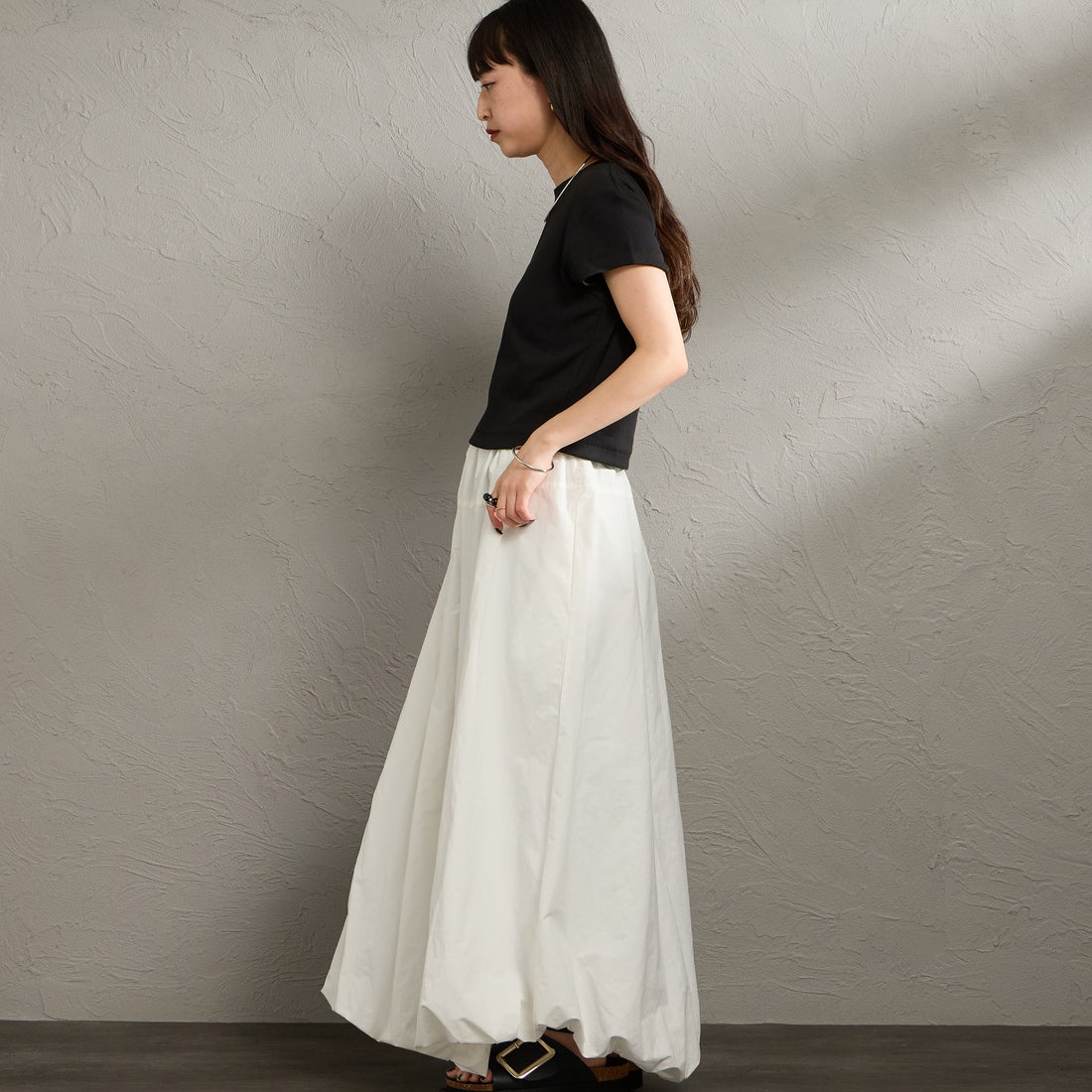 Calvin Klein [カルバンクライン] モノグラムロゴ ベビーTシャツ [47AB802] UB1 &&モデル身長：150cm 着用サイズ：S&&