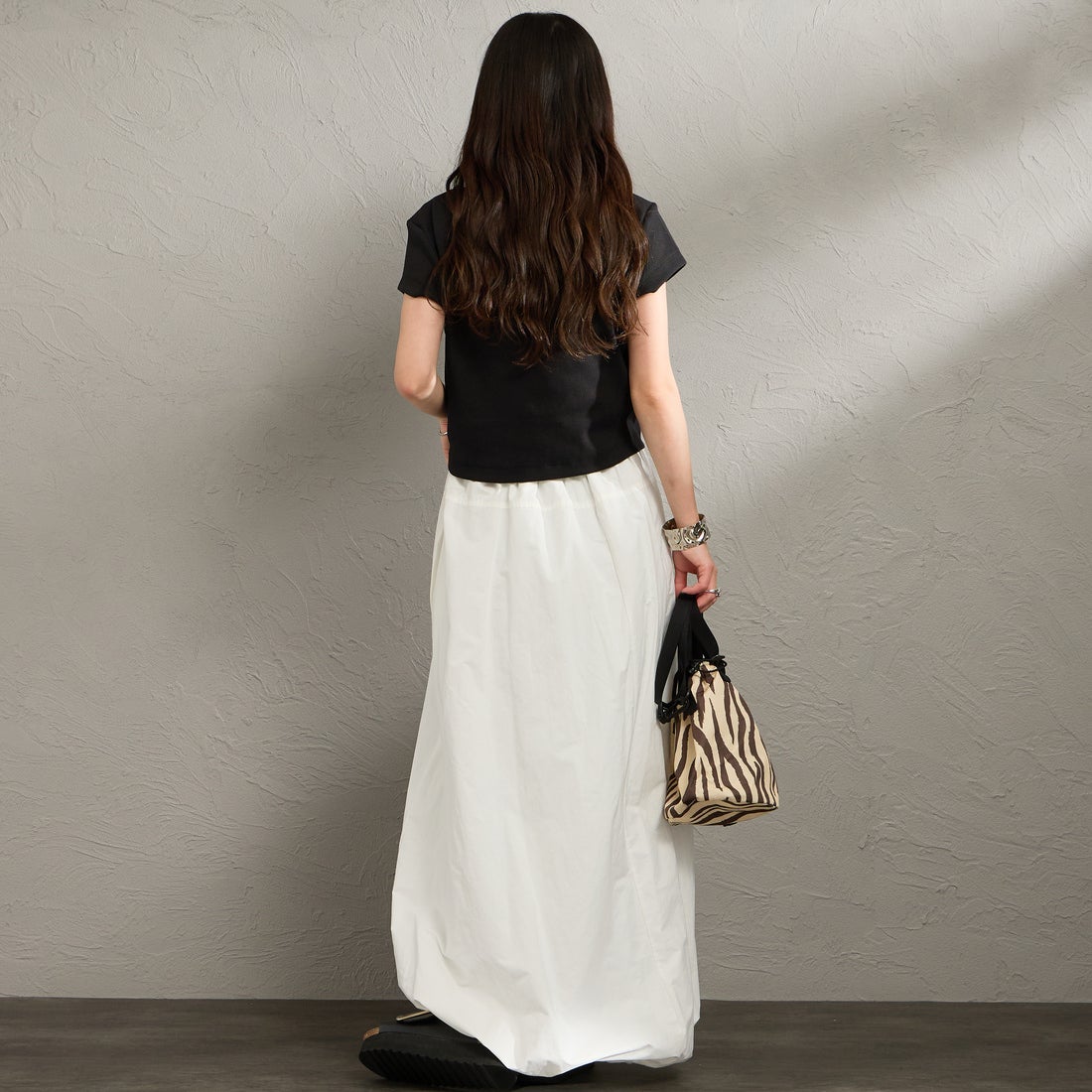 Calvin Klein [カルバンクライン] モノグラムロゴ ベビーTシャツ [47AB802] UB1 &&モデル身長：150cm 着用サイズ：S&&