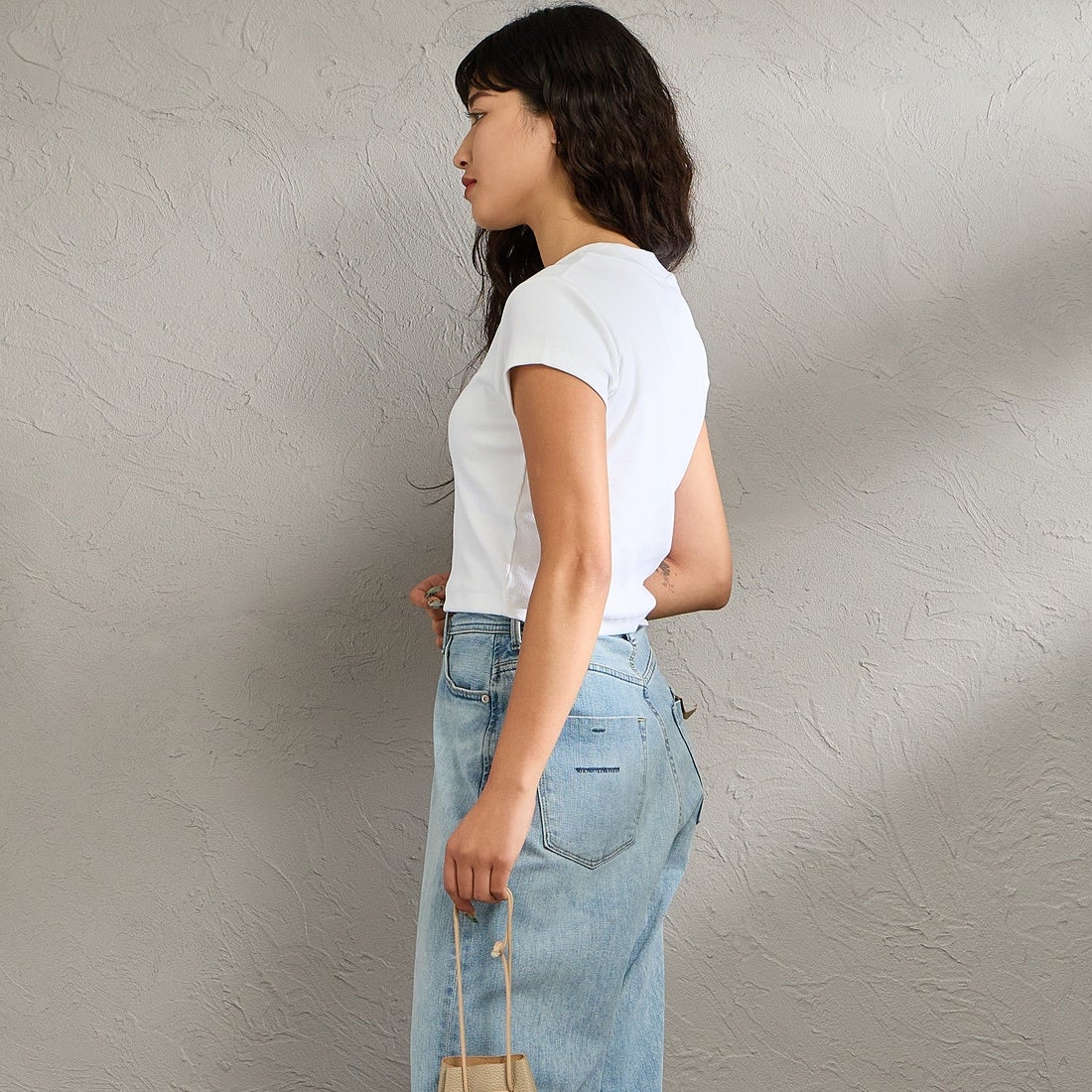 Calvin Klein [カルバンクライン] モノグラムロゴ ベビーTシャツ [47AB802] YAA &&モデル身長：162cm 着用サイズ：S&&