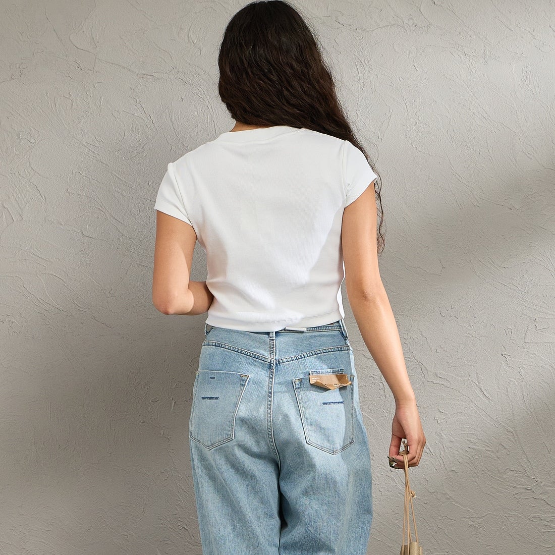 Calvin Klein [カルバンクライン] モノグラムロゴ ベビーTシャツ [47AB802] YAA &&モデル身長：162cm 着用サイズ：S&&