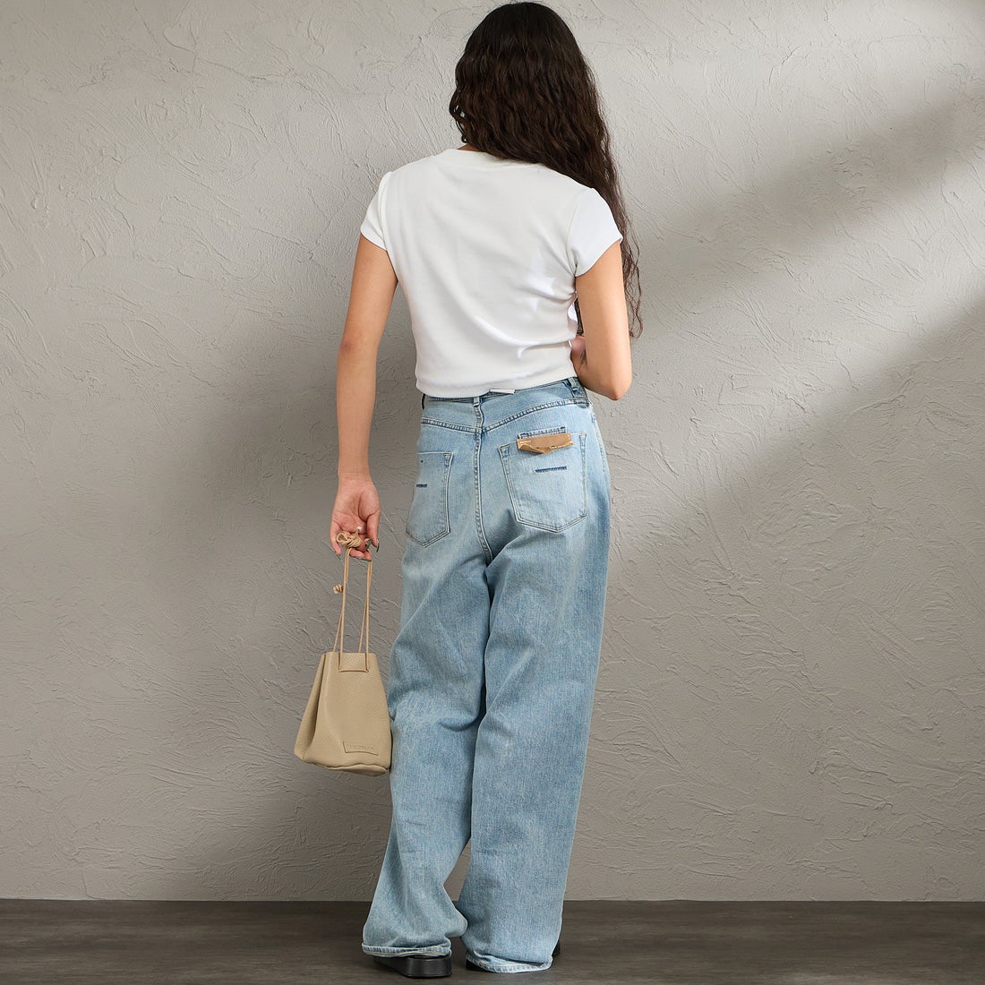 Calvin Klein [カルバンクライン] モノグラムロゴ ベビーTシャツ [47AB802] YAA &&モデル身長：162cm 着用サイズ：S&&