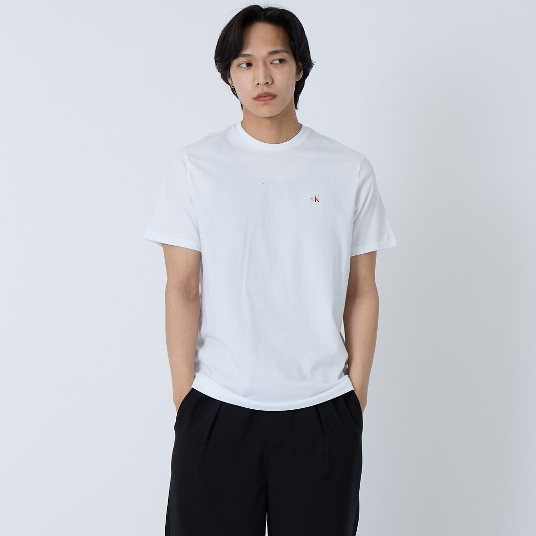 Calvin Klein [カルバンクライン] モノグラムバッジ クラシックTシャツ [4RC272G] YAF &&モデル身長：179cm 着用サイズ：S&&