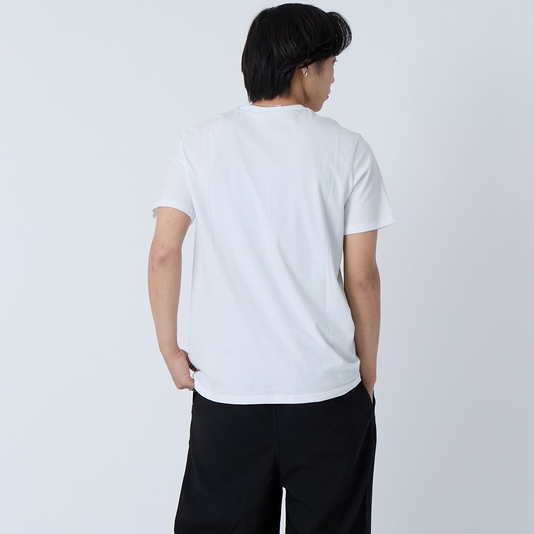Calvin Klein [カルバンクライン] モノグラムバッジ クラシックTシャツ [4RC272G] YAF &&モデル身長：179cm 着用サイズ：S&&