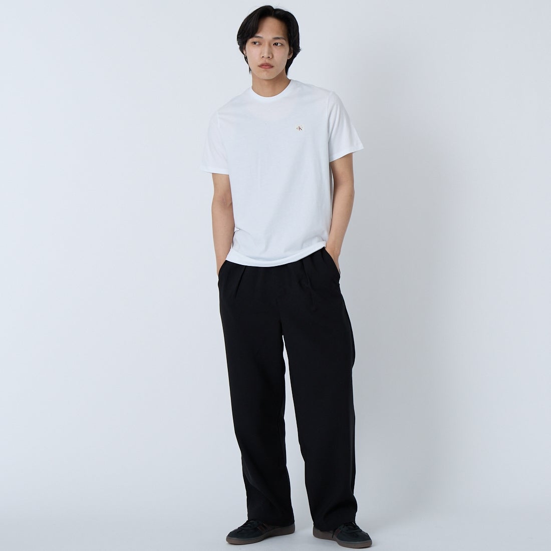 Calvin Klein [カルバンクライン] モノグラムバッジ クラシックTシャツ [4RC272G] YAF &&モデル身長：179cm 着用サイズ：S&&