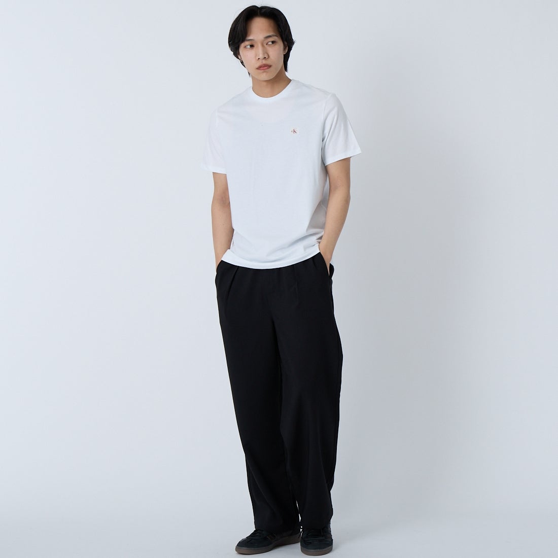 Calvin Klein [カルバンクライン] モノグラムバッジ クラシックTシャツ [4RC272G] YAF &&モデル身長：179cm 着用サイズ：S&&