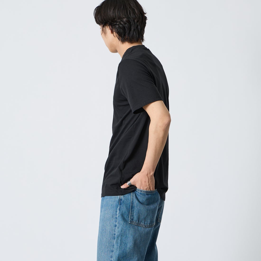 Calvin Klein [カルバンクライン] モノグラムバッジ クラシックTシャツ [4RC272G] UB1 &&モデル身長：179cm 着用サイズ：M&&