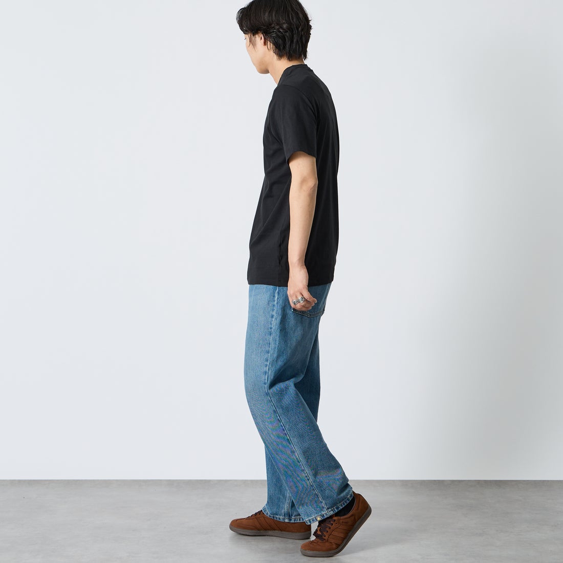 Calvin Klein [カルバンクライン] モノグラムバッジ クラシックTシャツ [4RC272G] UB1 &&モデル身長：179cm 着用サイズ：M&&