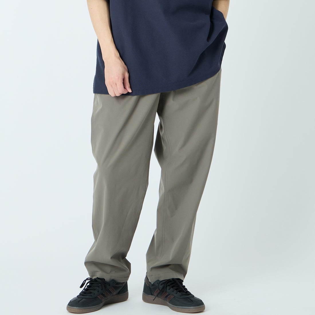 MIZUNO [ミズノ] 別注 4WAYストレッチ イージーパンツ [D2JFDW01-JF] CHARCOAL &&モデル身長：168cm 着用サイズ：L&&